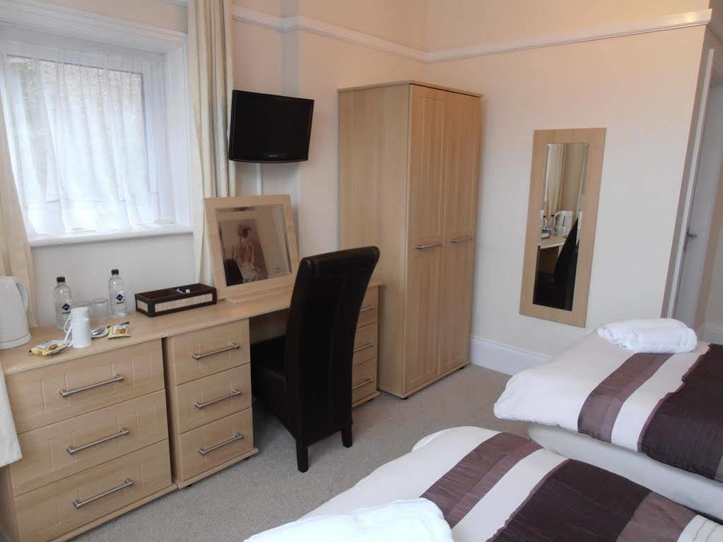 Guest house Blueshutters Poole