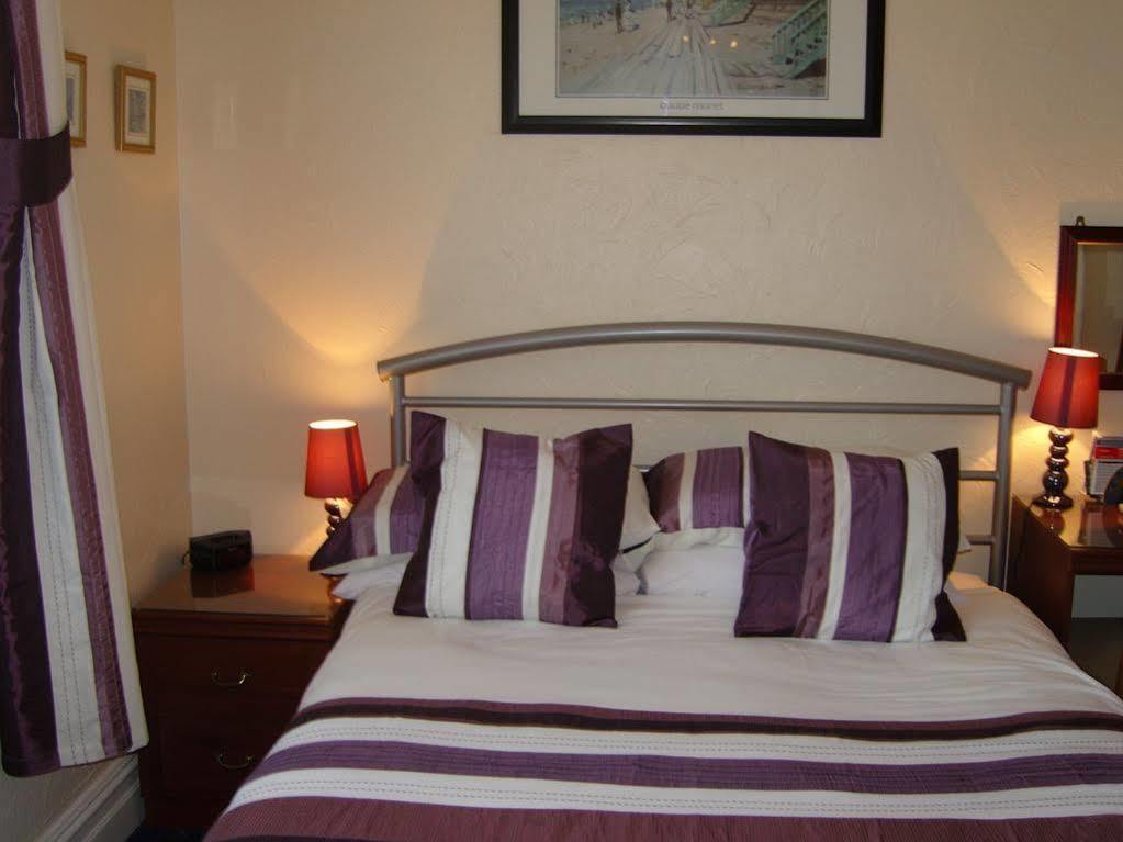 Guest house Blueshutters Poole