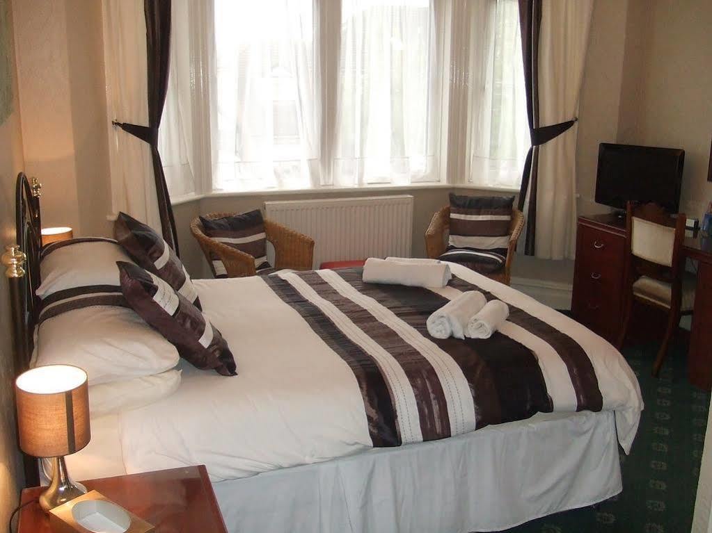 Blueshutters 4* Poole