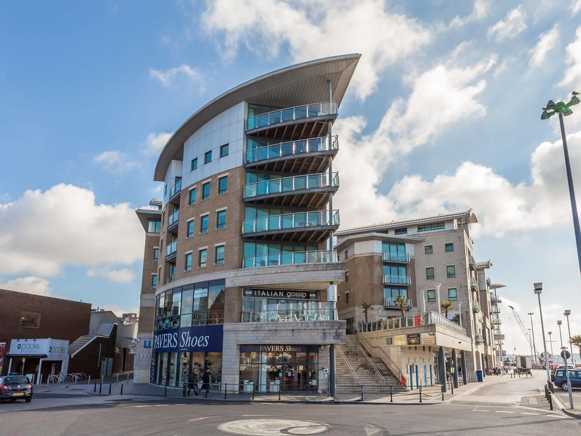 Quay Holidays - Dolphin Quays Hotel 4*