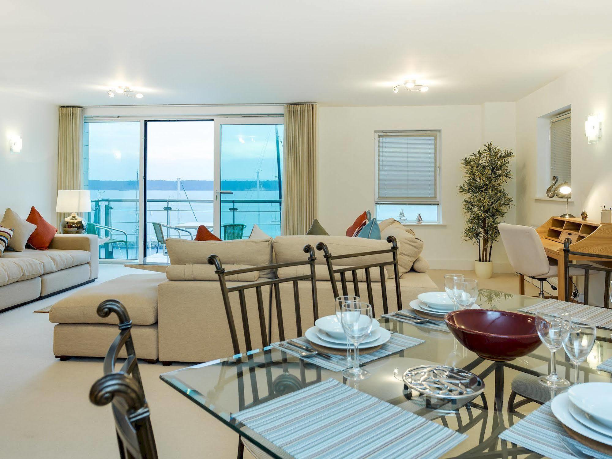 Quay Holidays - Dolphin Quays Hotel 4*