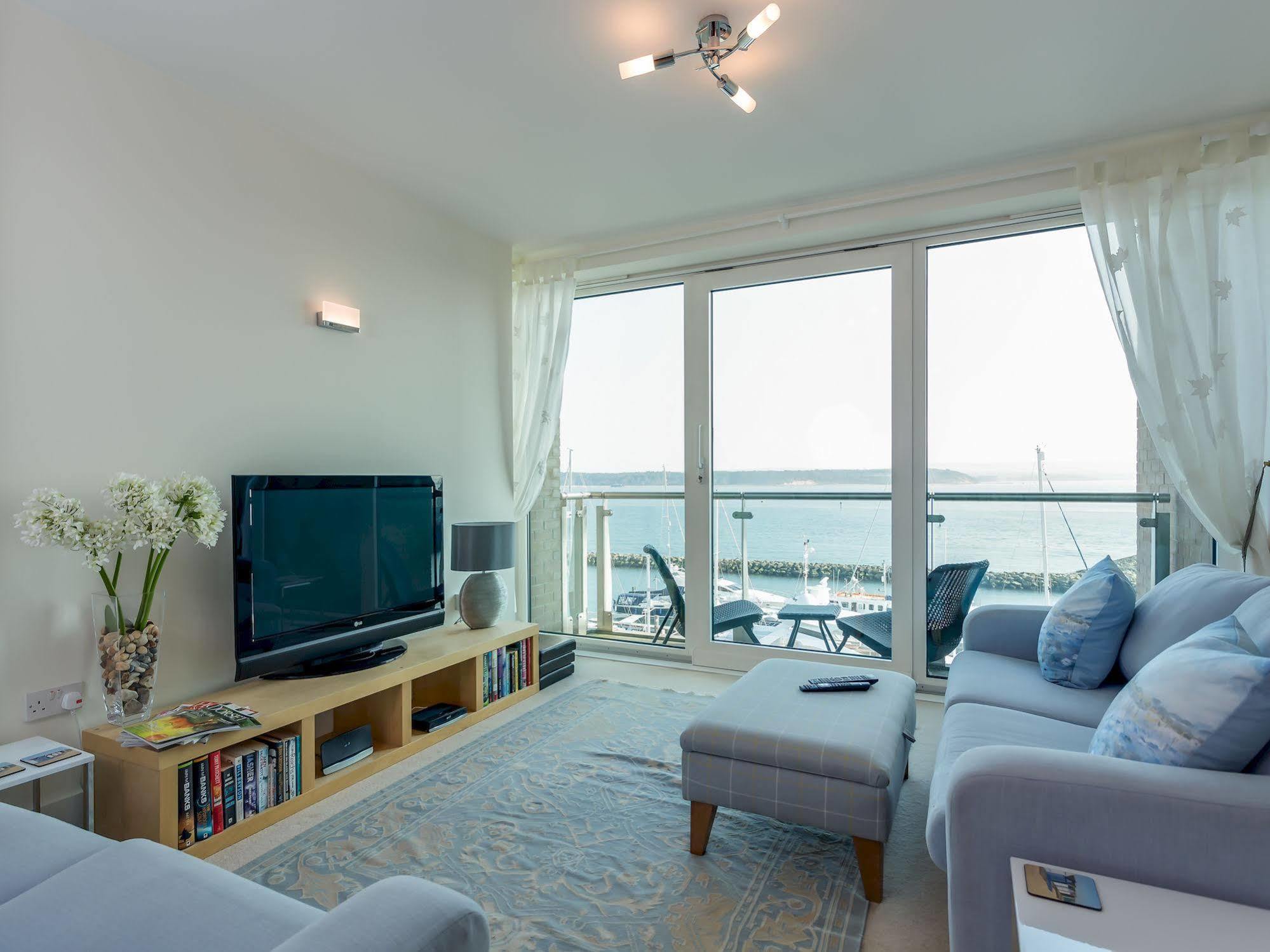 Quay Holidays - Dolphin Quays Hotel 4*