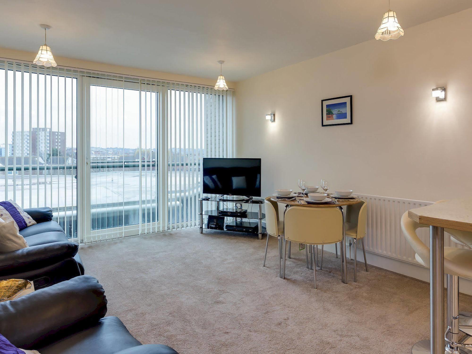 Hotel Quay Holidays - Dolphin Quays 4*