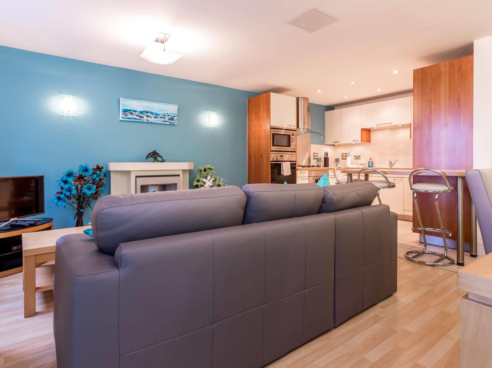 Hotel Quay Holidays - Dolphin Quays 4*