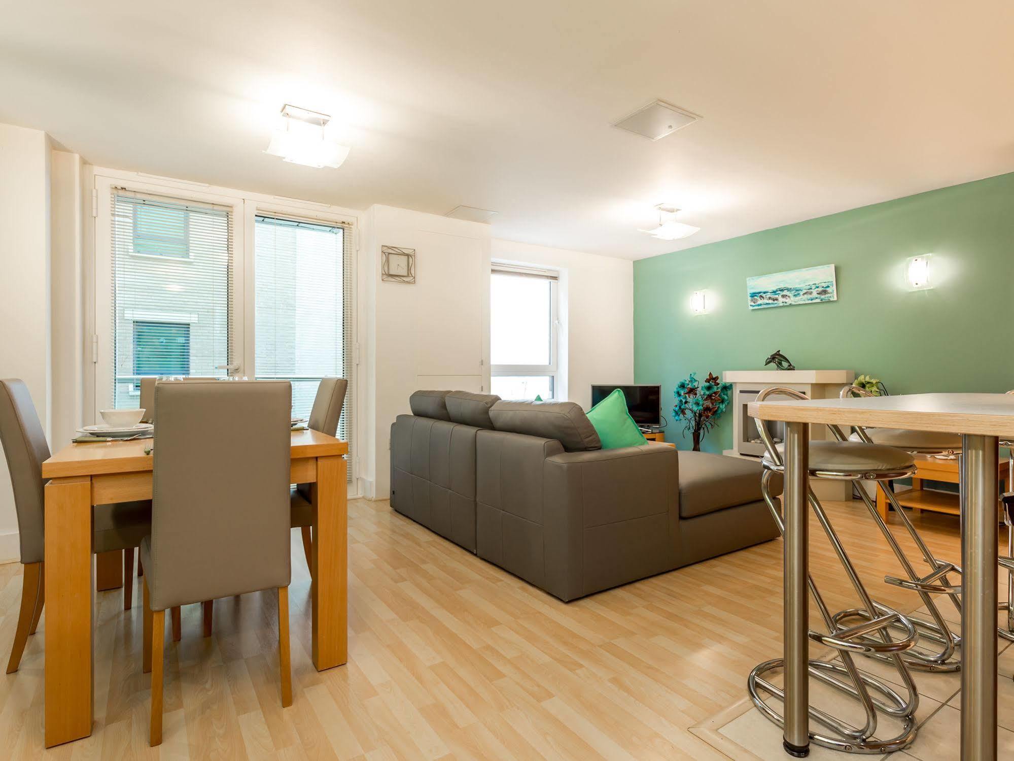 Quay Holidays - Dolphin Quays Poole