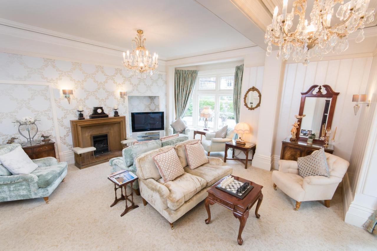 Grovefield Manor