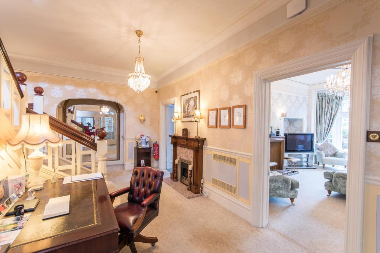 Grovefield Manor 4*