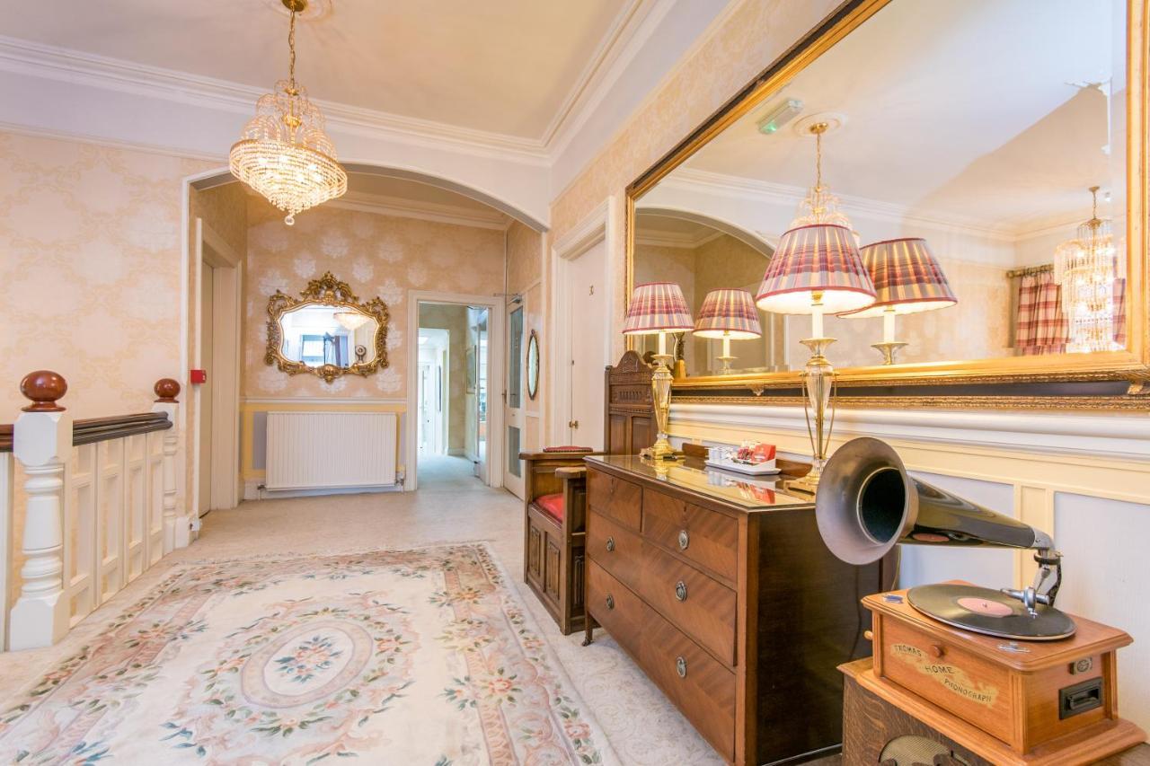 Grovefield Manor 4*