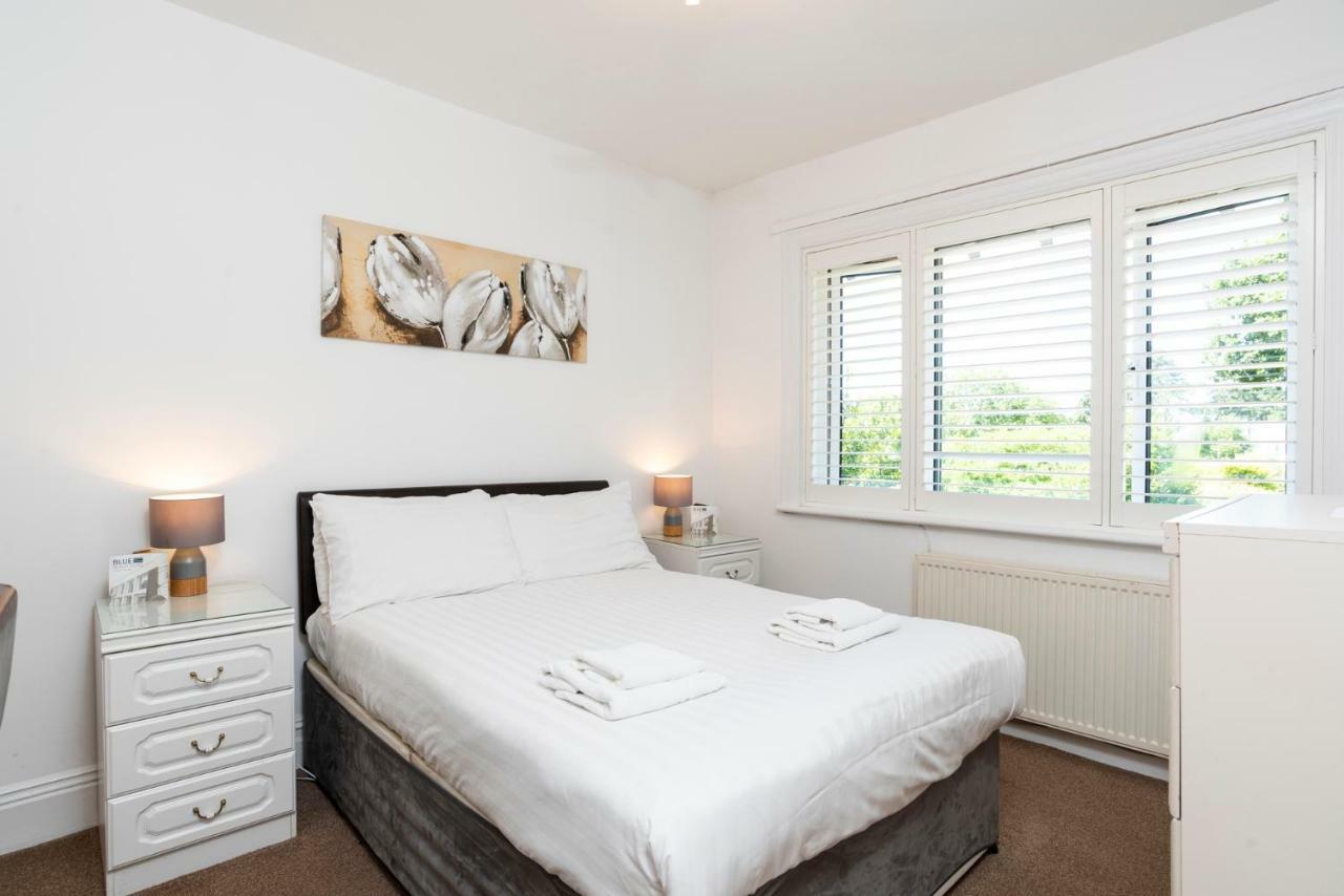 Blueshutters 4*