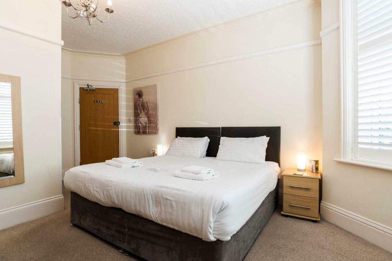 Blueshutters 4* Poole