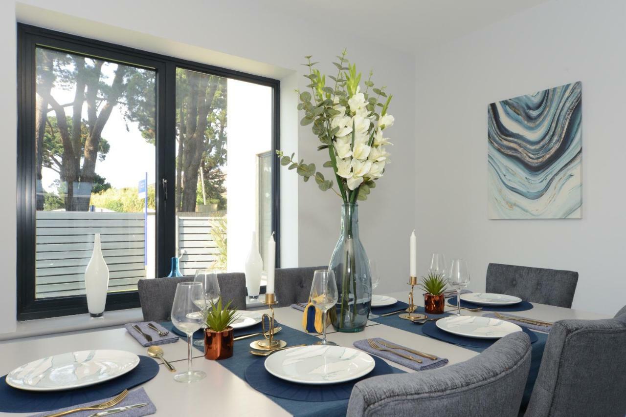43 Panorama Road * Poole