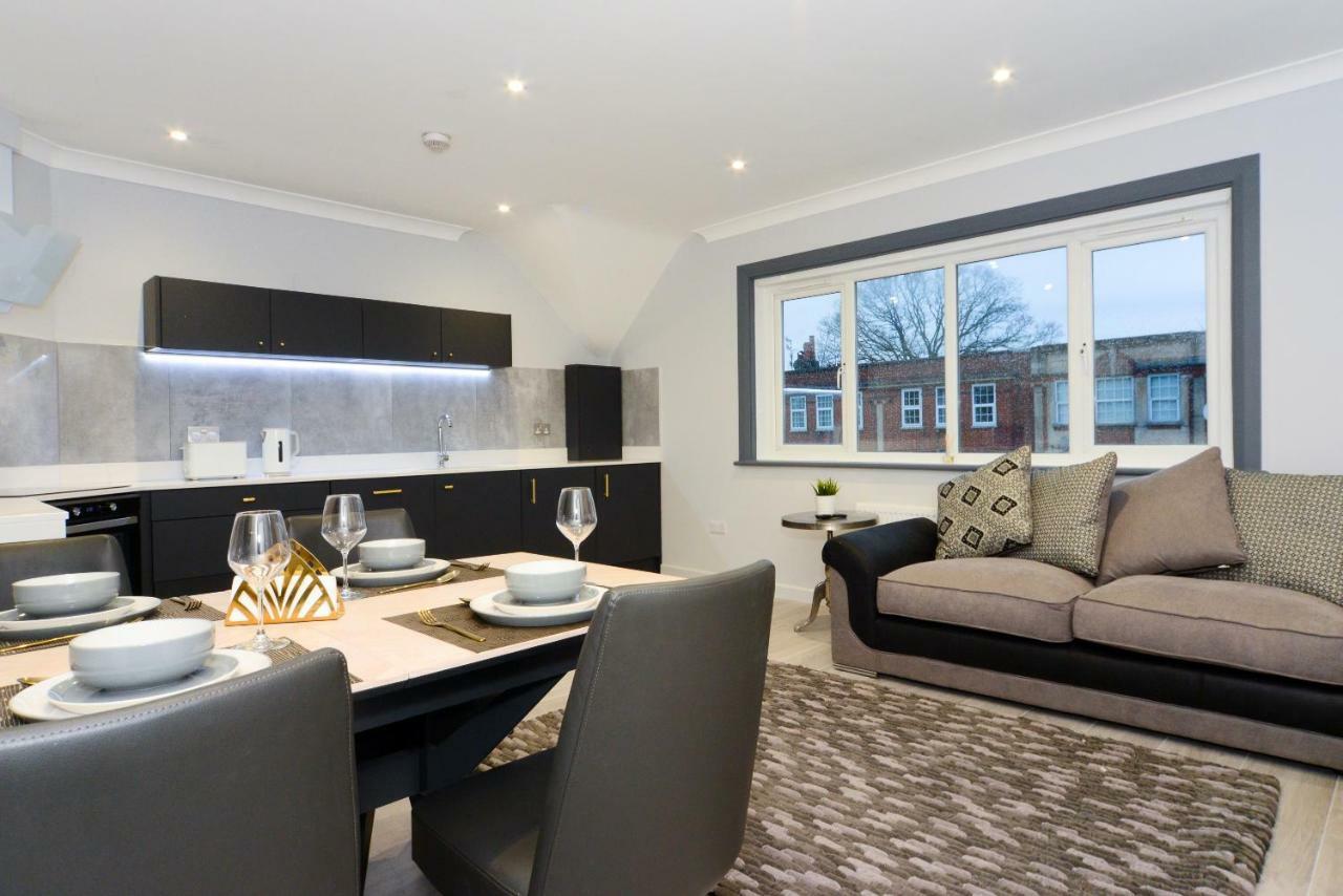 Bournemouth Oasis: Newly Renovated Smart * Poole