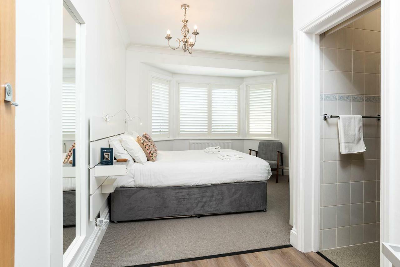 Blueshutters Guest house 4*
