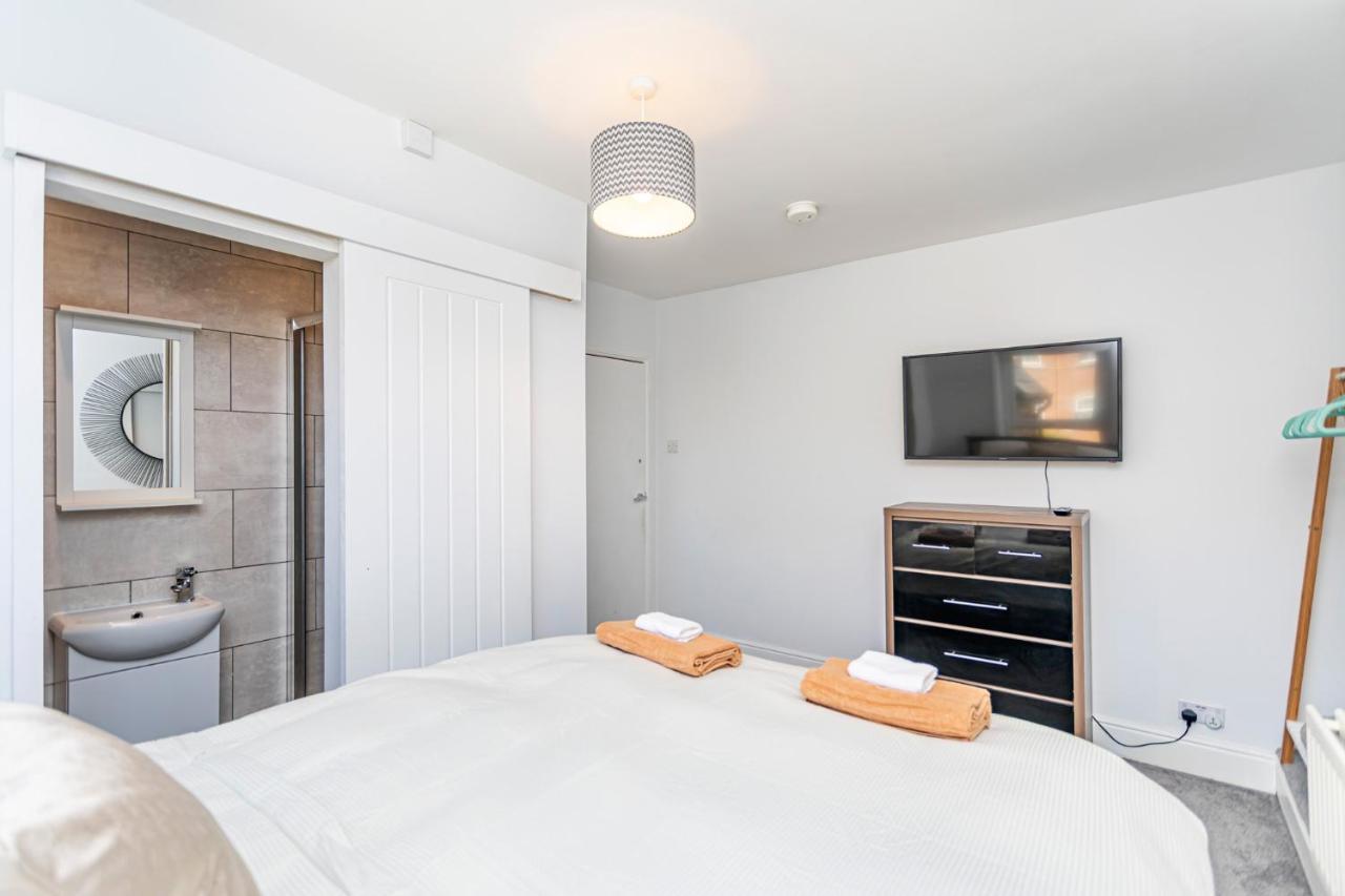 3 Bed Newly Refurbished House, 5 Mins From Sandbanks * Poole
