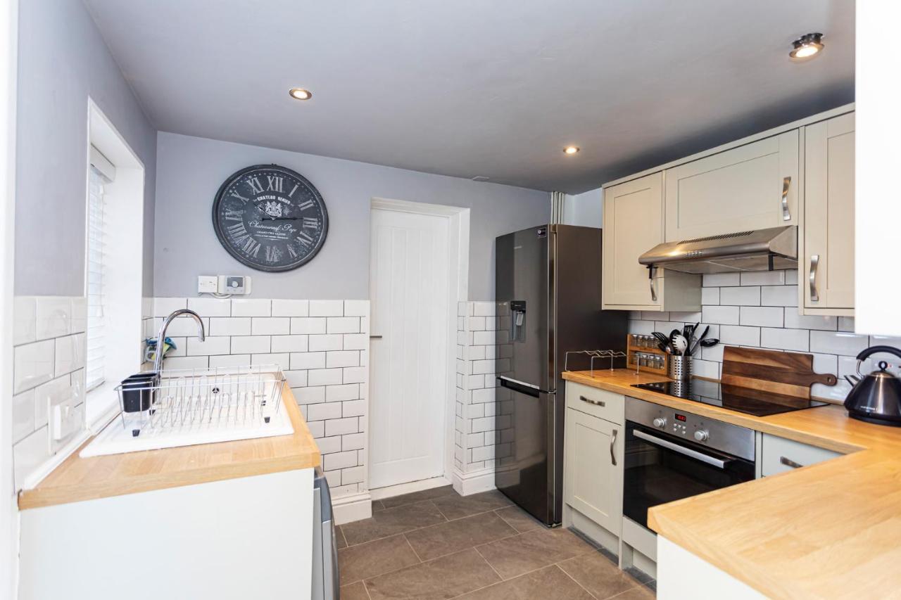 Holiday home 3 Bed Newly Refurbished House, 5 Mins From Sandbanks Poole