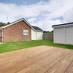 17 Banstead Road