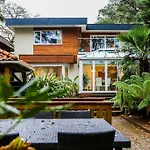 Hot Tub/Football Court/Sleeps 12/Luxury Villa