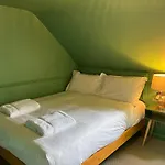 Rooms At The Quayside - Stylish En-Suite Rooms On Poole Quay All Fully Refurbed