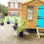 The Sashes - Cozy Apartment - Free Parking - Ultrafast Wifi - Smart Tv - Netflix - Sleeps Up To 6! Close To Poole Town Center & Sandbanks & Bournemouth