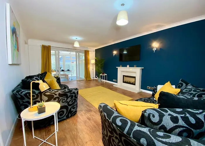 Lovely House In A Great Location With Parking, Wifi & Smart Tv - Near Poole & Bournemouth