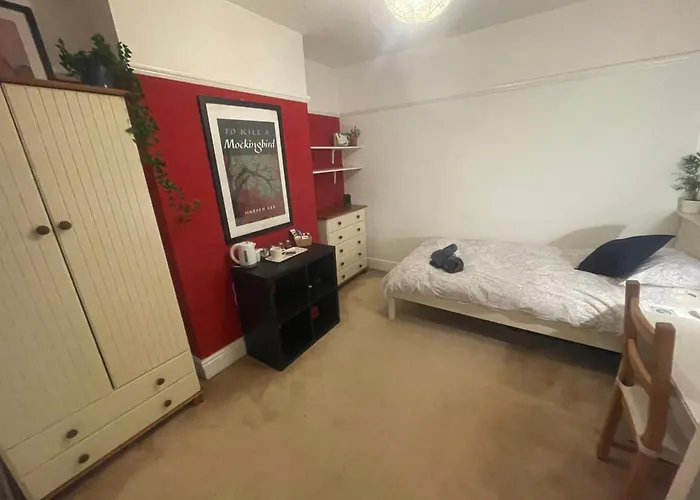 Central Poole Spacious Room In Edwardian House