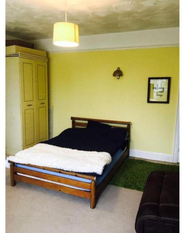 Oyo Kingland Court 2* Poole