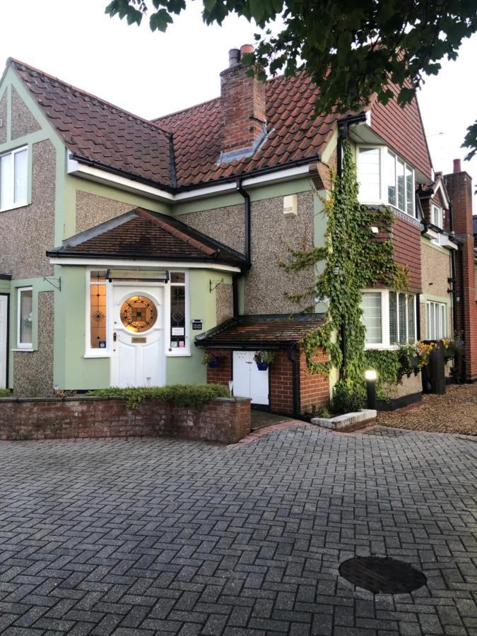 April Bed & Breakfast Poole