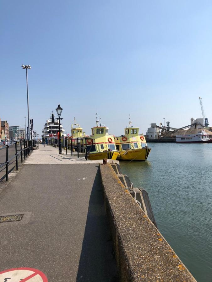 Quayside Close Holiday *