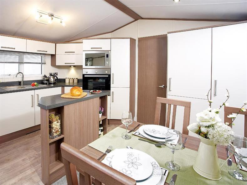 Casa de férias Family Breaks At Rockley Park With Prosecco And A Box Of Chocolates On Arrival Poole