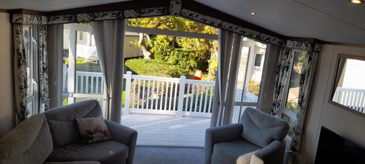 Family Breaks At Rockley Park With Prosecco And A Box Of Chocolates On Arrival *