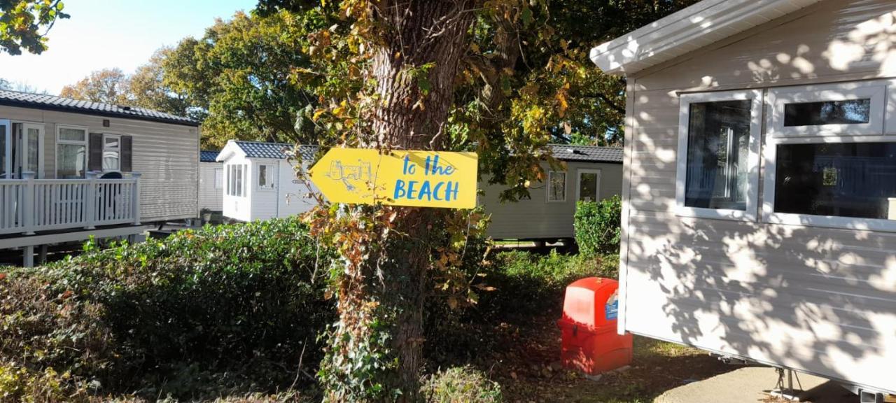Casa de férias Family Breaks At Rockley Park With Prosecco And A Box Of Chocolates On Arrival Poole
