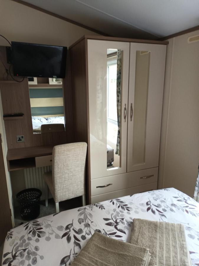 Casa de férias Family Breaks At Rockley Park With Prosecco And A Box Of Chocolates On Arrival Poole
