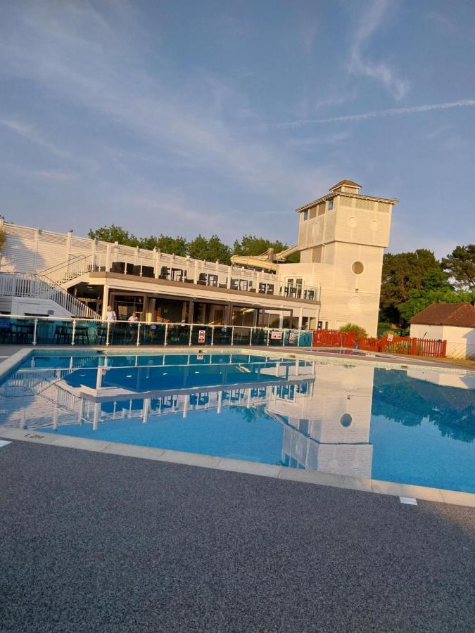 Casa de férias Family Breaks At Rockley Park With Prosecco And A Box Of Chocolates On Arrival
