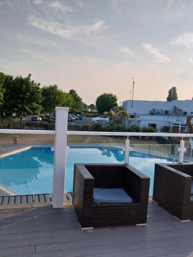 Family Breaks At Rockley Park With Prosecco And A Box Of Chocolates On Arrival Casa de férias *