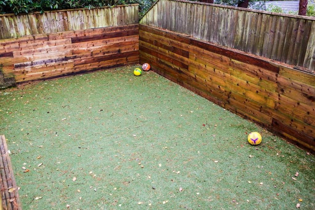 Hot Tub/football Court/sleeps 12/luxury Villa *