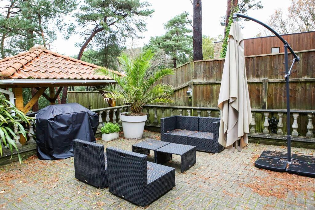 Hot Tub/football Court/sleeps 12/luxury Villa