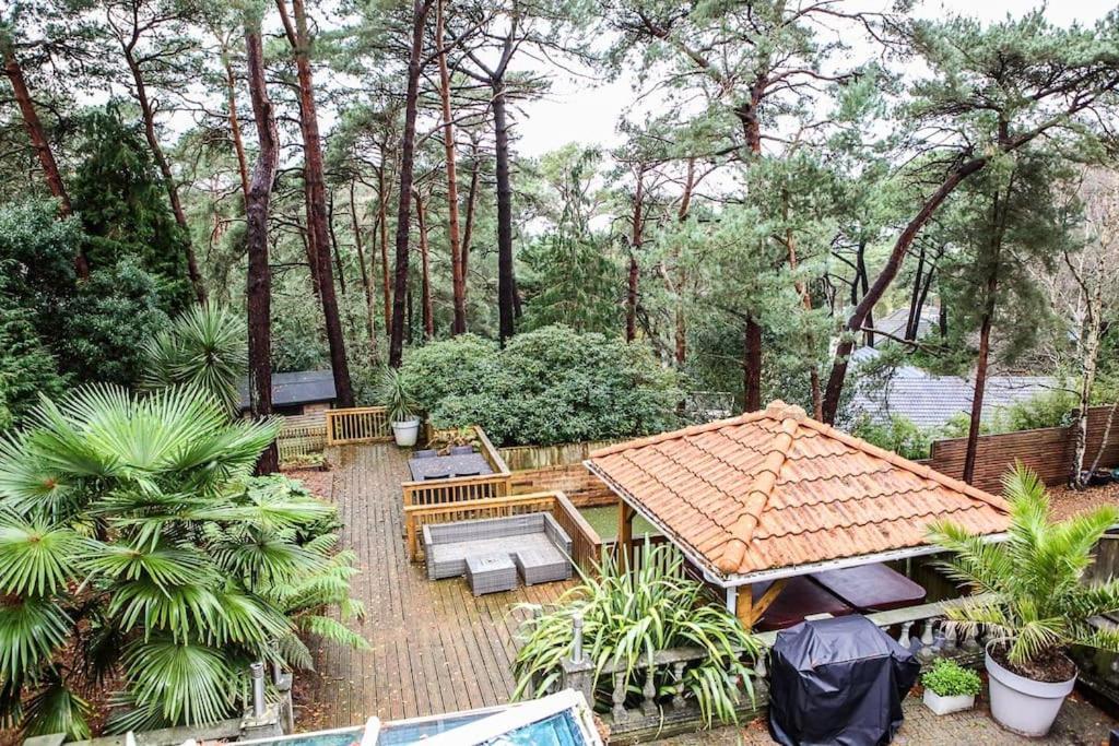 Villa Hot Tub/football Court/sleeps 12/luxury Poole