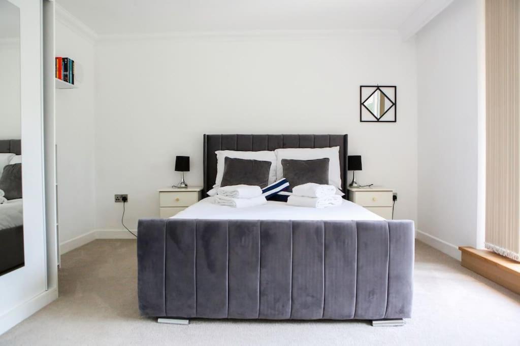 Hot Tub/football Court/sleeps 12/luxury Villa