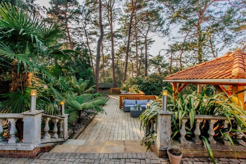 Hot Tub/football Court/sleeps 12/luxury Villa