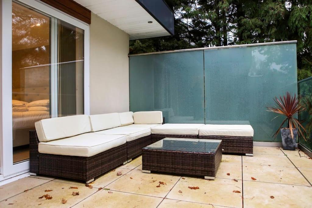 Hot Tub/football Court/sleeps 12/luxury Villa