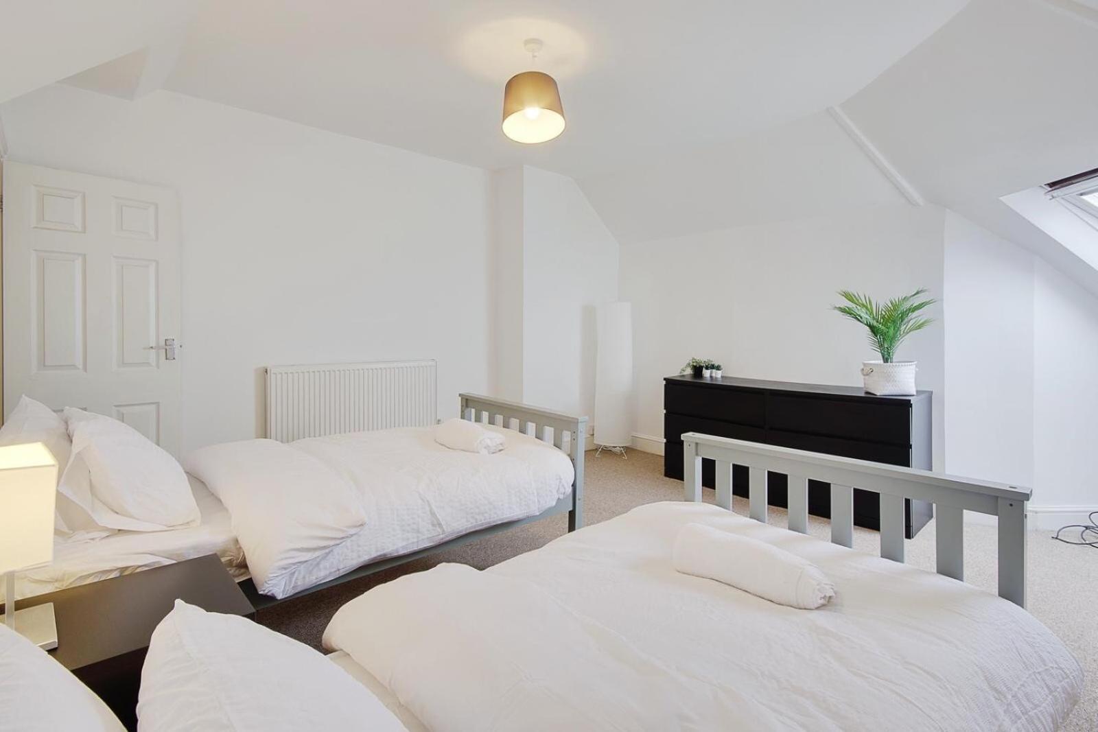 Ashley Road 3 Apartment *