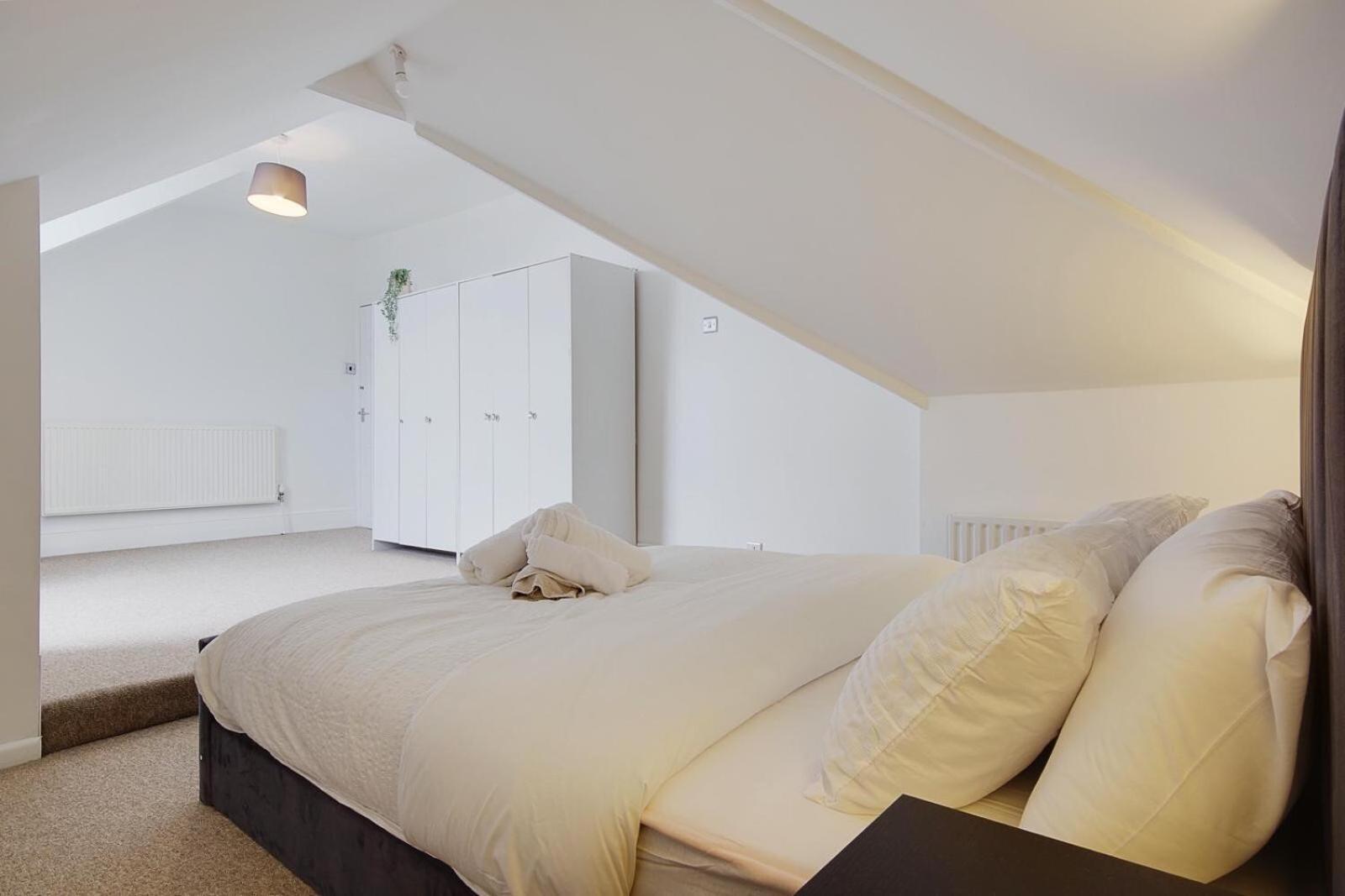 Ashley Road 3 Apartment *