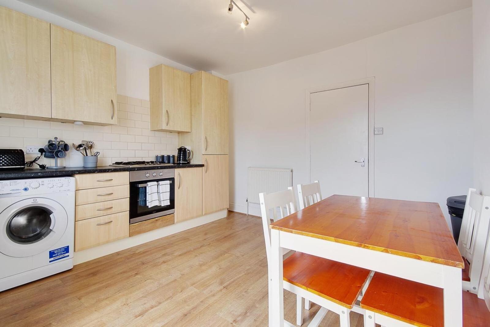 Ashley Road 3 * Poole