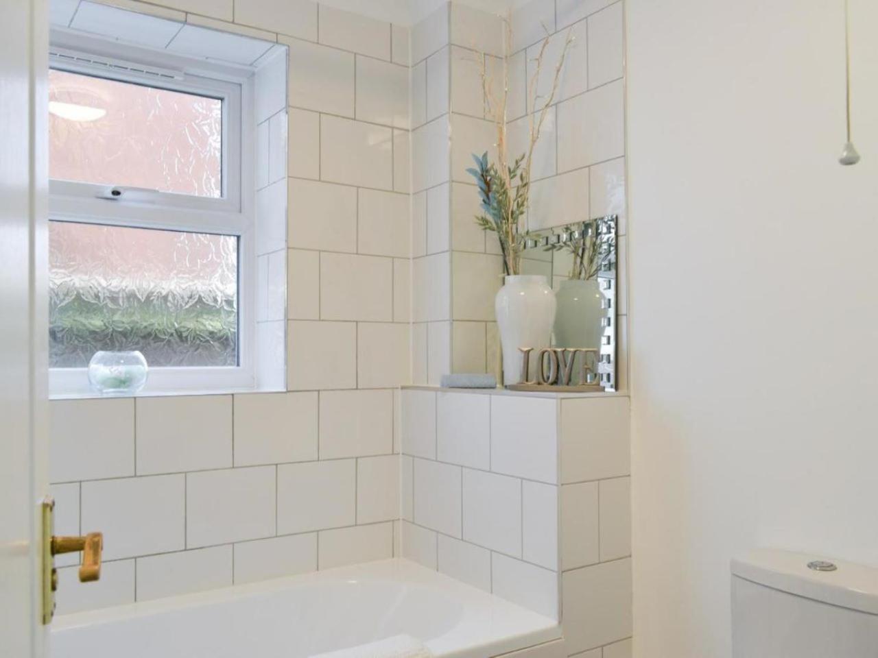 The Sashes: Cozy Near & Sandbanks Apartment *