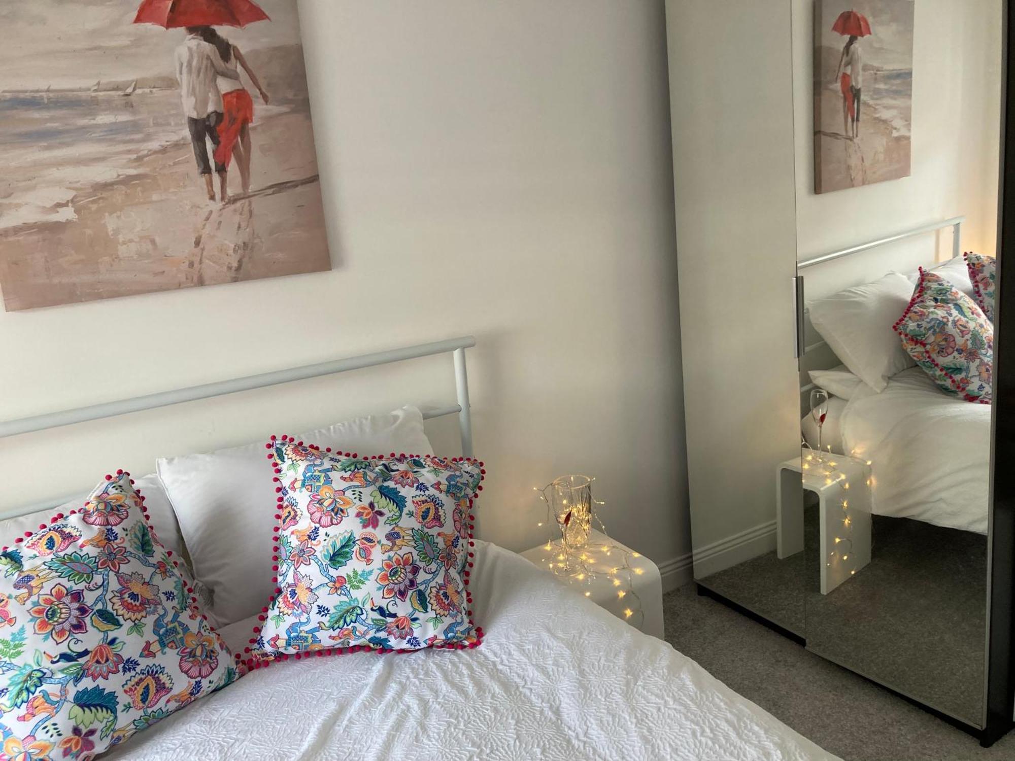The Sashes: Cozy Near & Sandbanks *