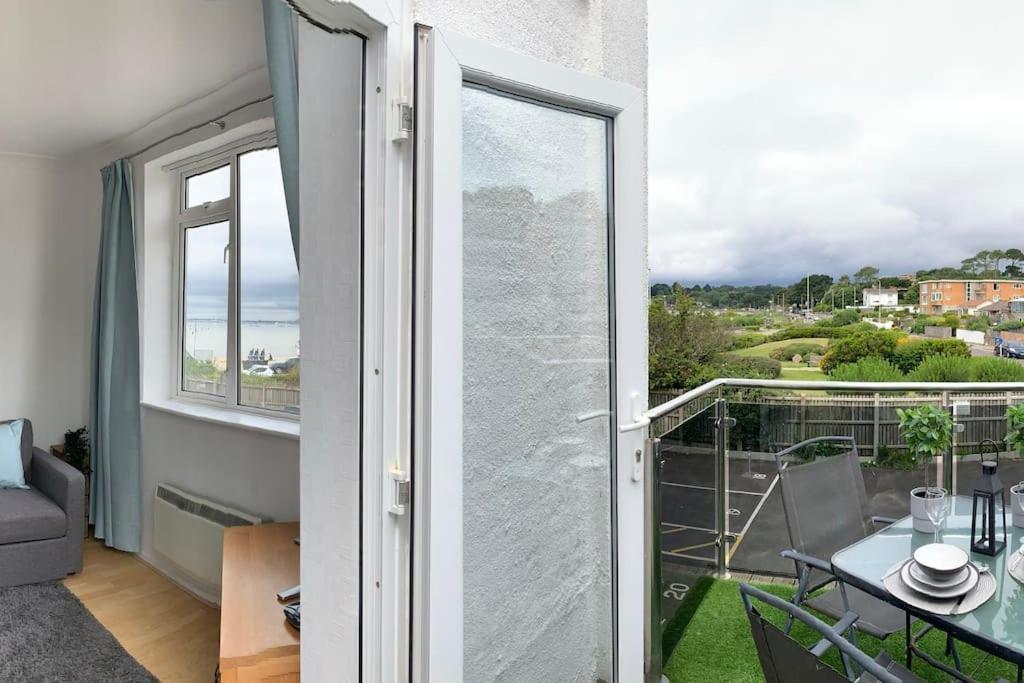 Shorebanks - Harbour View In Sandbanks. Apartamento Poole