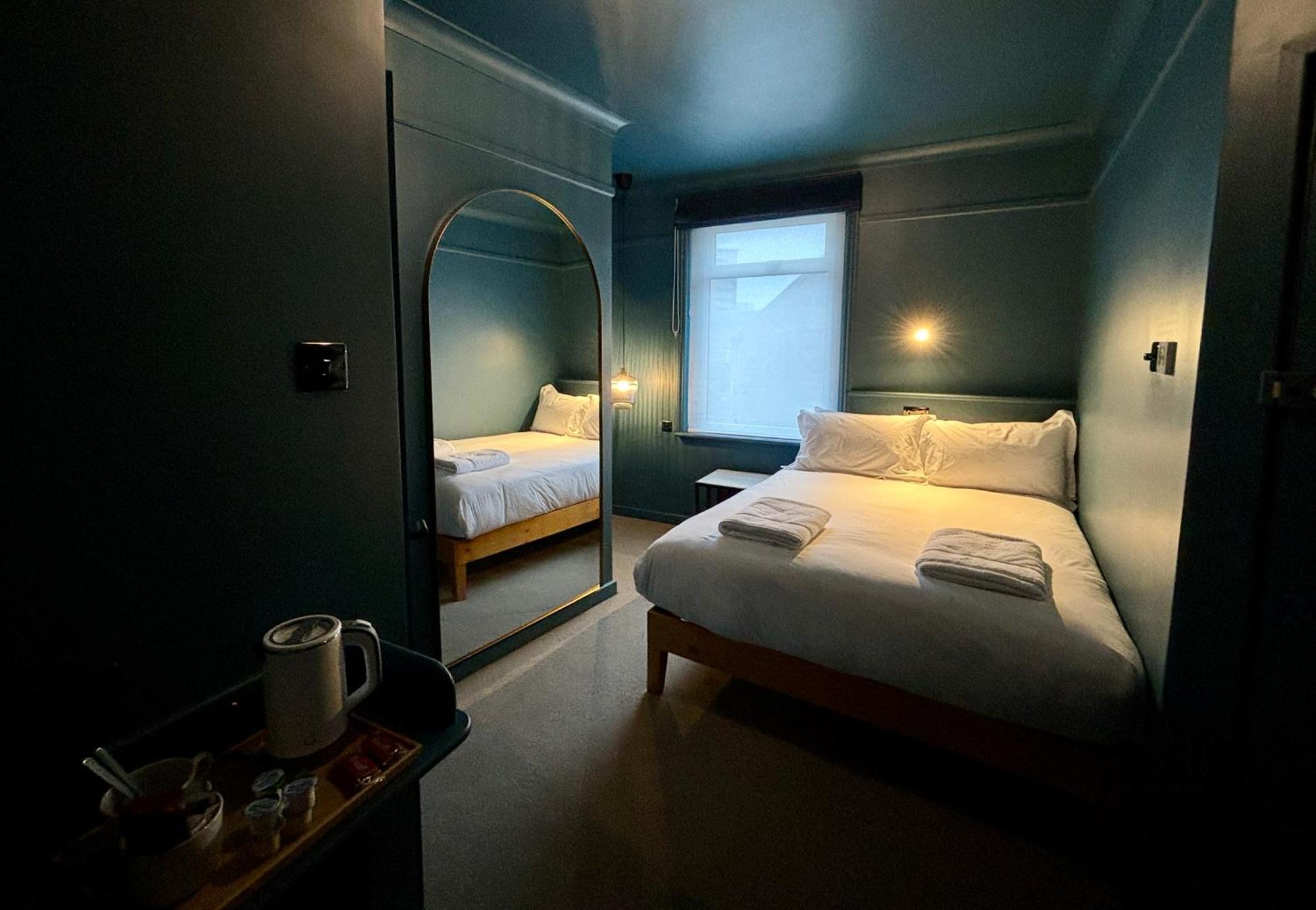 At The Quayside - Stylish En-suite On Quay Fully Refurbed Poole