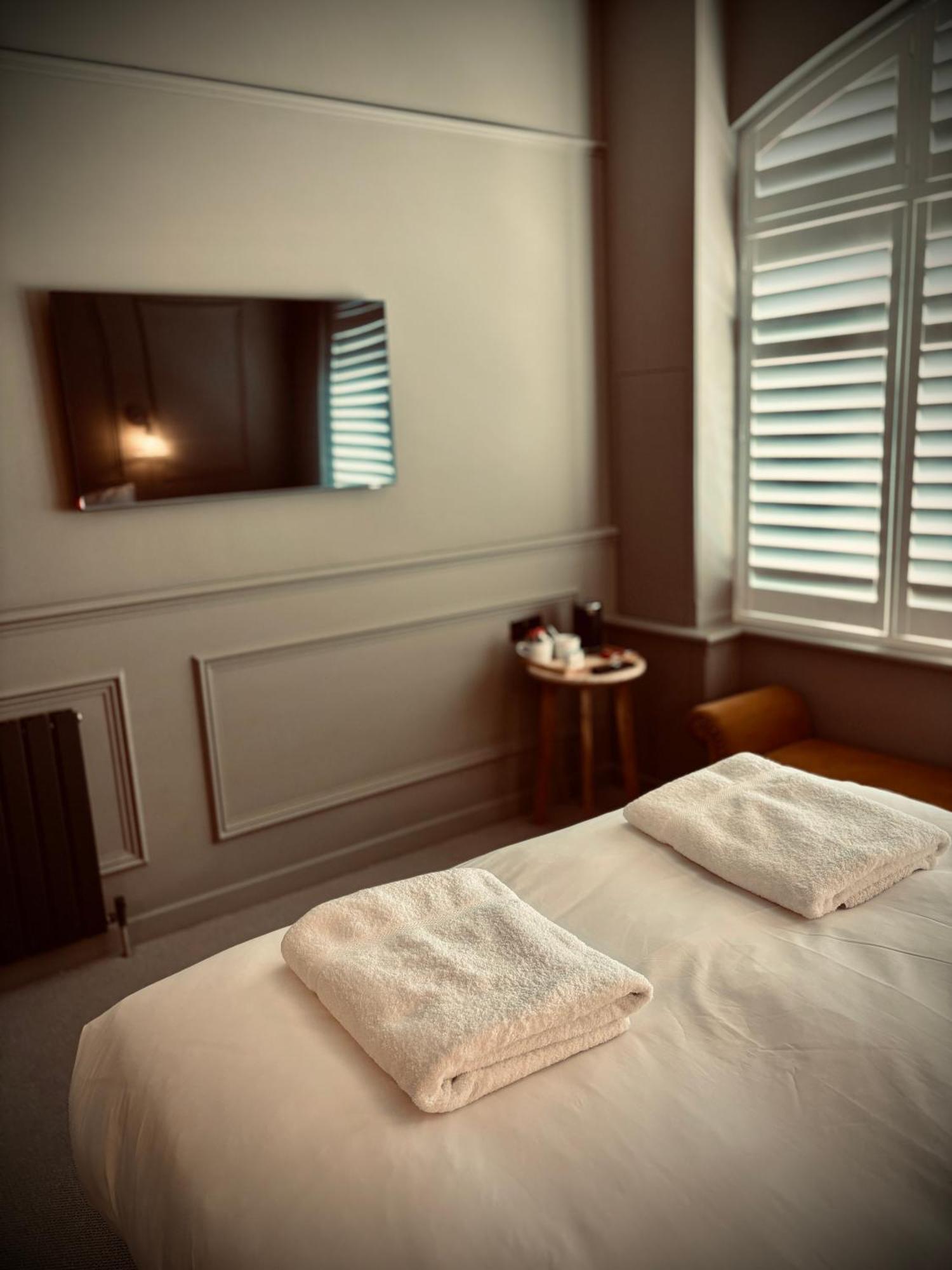 At The Quayside - Stylish En-suite On Quay Fully Refurbed Hotel *