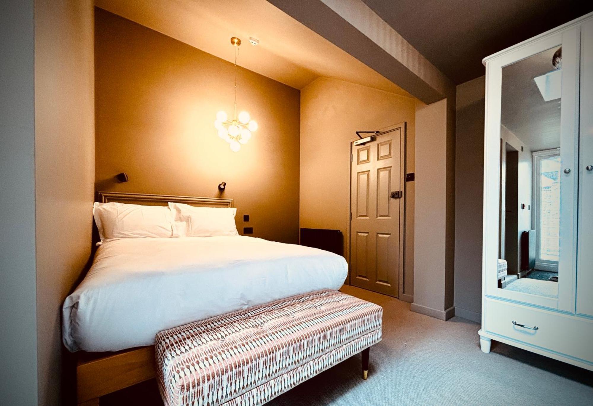 At The Quayside - Stylish En-suite On Quay Fully Refurbed Poole