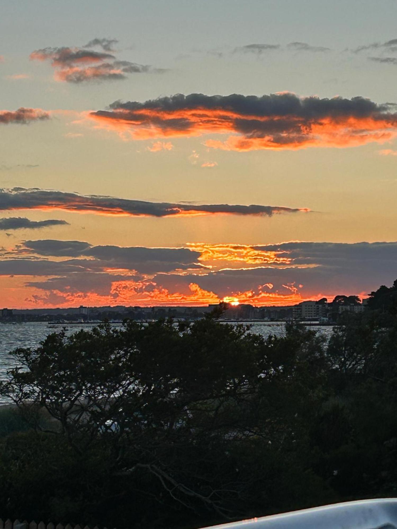 Shorebanks - Harbour View In Sandbanks. Apartamento Poole